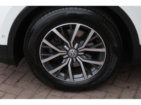 2017 Volkswagen Tiguan - thumbnail 24