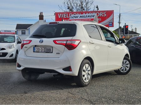 2020 Toyota Vitz - thumbnail 2