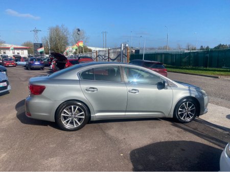 2012 Toyota Avensis - thumbnail 2