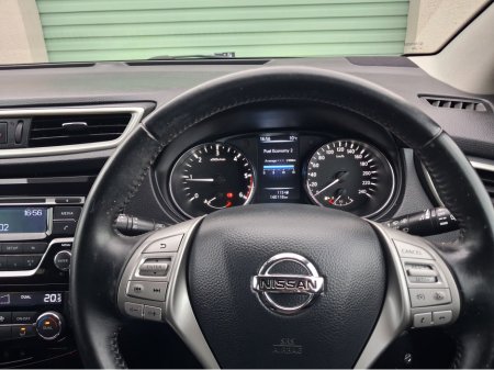 2014 Nissan Qashqai 1.5 DSL SV 4DR €8,950 thumbnail