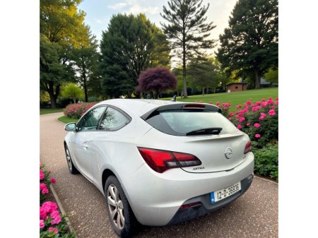 2012 Opel Astra - thumbnail 3