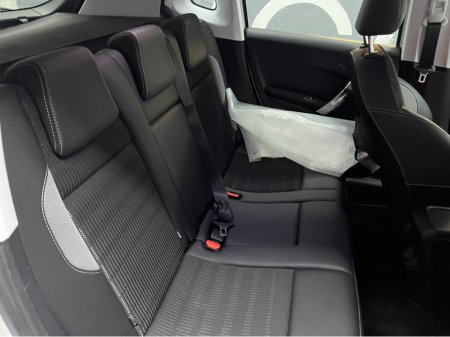 2017 Peugeot 2008 - thumbnail 11