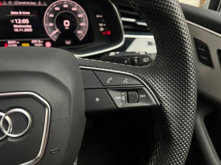 2024 Audi Q7 S LINE 55 TFSI E QUATTRO €84,990 thumbnail