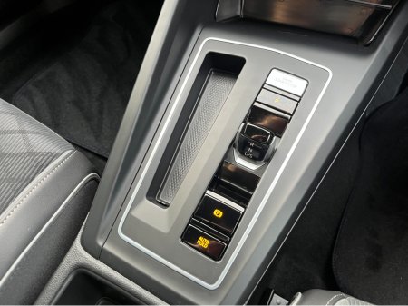 2022 Volkswagen Golf R-LINE AUTOMATIC 2.0 DIESEL //HIGH SPEC//LOW MILES//HEAD UP DISPLAY//HEATED SEATS AND STEERING WHEEL//KEYLESS ENTRY//ADAPTIVE CRUISE CONTROL// €32,950 thumbnail