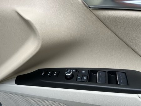 2024 Toyota Camry PLATINUM EDITION 4 €46,950 thumbnail