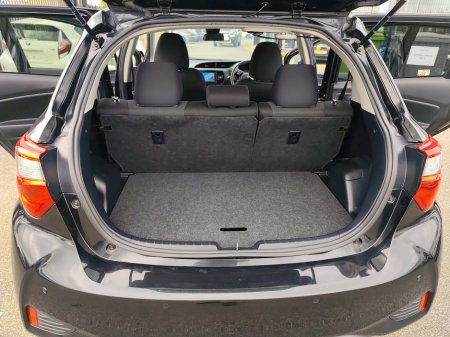 2019 Toyota Vitz - thumbnail 18