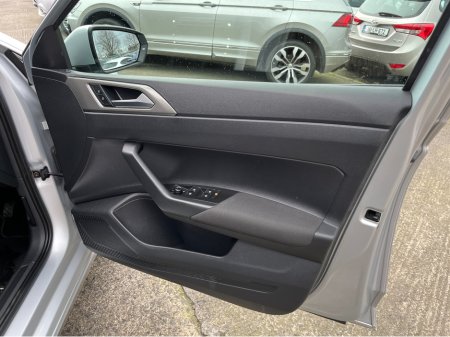 2018 Volkswagen Polo COMFORTLINE AUTOMATIC 1.0 PETROL //REVERSE CAMERA//CARPLAY// €14,950 thumbnail