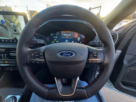 2025 Ford Kuga ST-Line X thumbnail