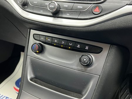 2017 Vauxhall Astra - thumbnail 28