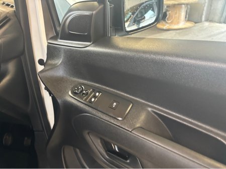 2021 Opel Combo - thumbnail 4