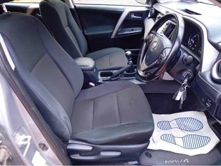 2017 Toyota Rav4 - thumbnail 13