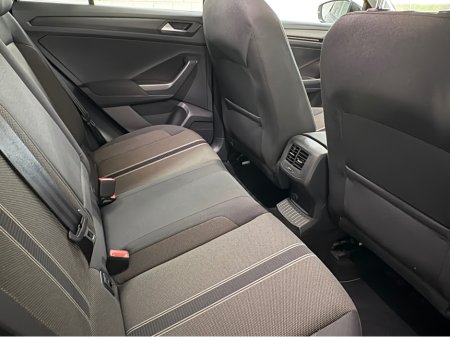 2019 Volkswagen T-Roc DESIGN TDI €18,950 thumbnail