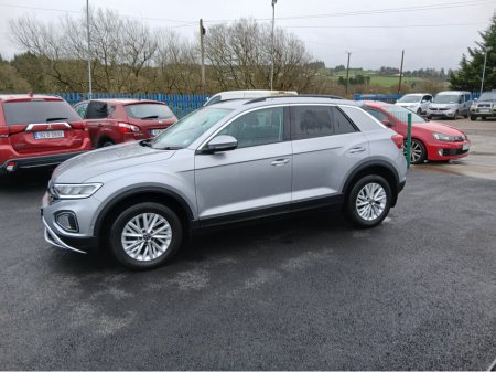 2023 Volkswagen T-Roc LIFE 2.0 TDI MANUAL 6SPEED FWD 1 116HP 5 €29,950 thumbnail