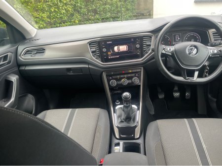 2018 Volkswagen T-Roc DESIGN 1.0 TSI MANUAL 6SPEED FWD 115HP 5DR thumbnail