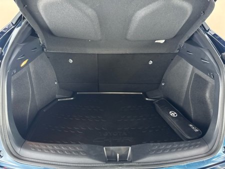 2023 Toyota C-HR Sport Hybrid €29,950 thumbnail