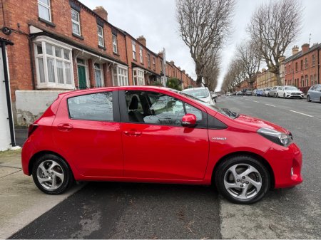 2015 Toyota Yaris - thumbnail 4