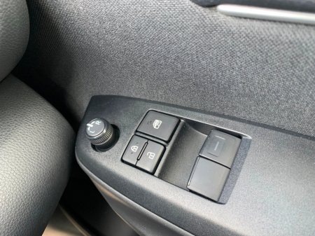 2023 Toyota Yaris - thumbnail 25