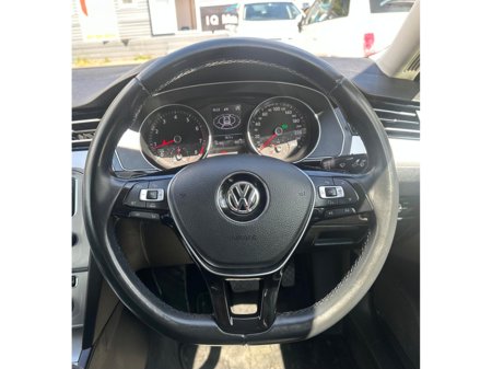 2016 Volkswagen Passat - thumbnail 16