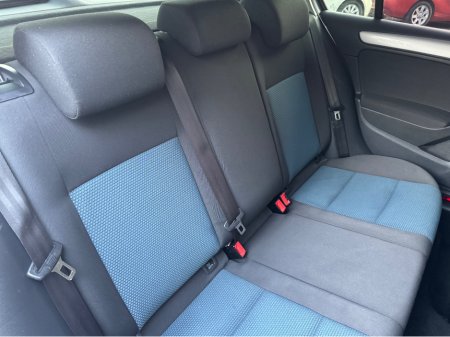 2012 Volkswagen Golf - thumbnail 12