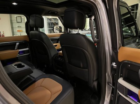 2023 Land Rover Defender - thumbnail 24