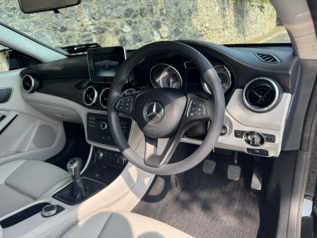 2016 Mercedes-Benz CLA Class 180 4DR D STYLE €18,950 thumbnail