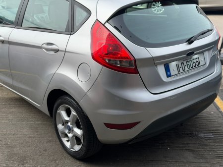 2011 Ford Fiesta - thumbnail 18