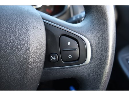 2017 Renault Clio - thumbnail 18