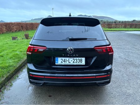 2024 Volkswagen Tiguan R-LINE 2.0 TDI AUTO 150HP BLACK EDITION €49,950 thumbnail
