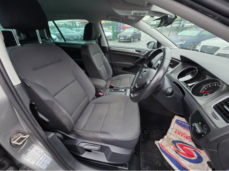 2017 Volkswagen Golf 1.2 TSI CARPLAY - ANDROID AUTO -  LANE ASSIST - PRIVACY GLASS  - REV CAMERA - LOW TAX BAND €15,950 thumbnail