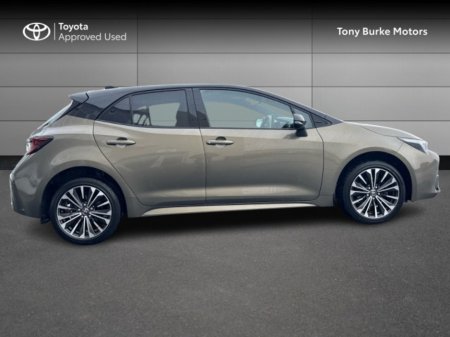 2024 Toyota Corolla - thumbnail 3