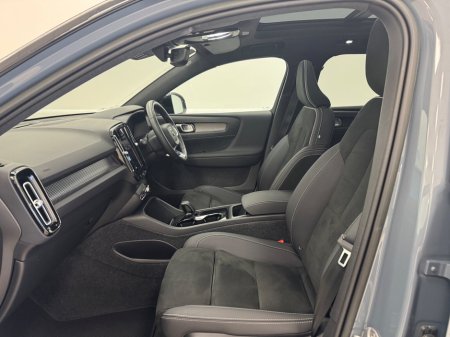 2022 Volvo XC40 - thumbnail 6