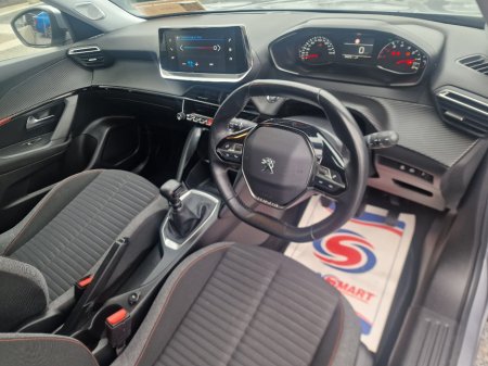 2021 Peugeot 2008 - thumbnail 8