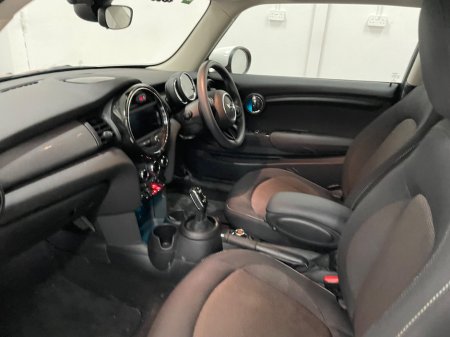 2020 MINI Hatch Cooper Classic €18,950 thumbnail