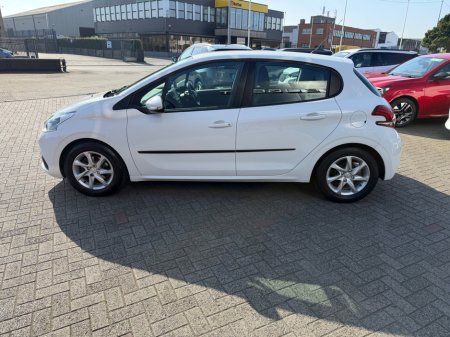 2017 Peugeot 208 - thumbnail 7