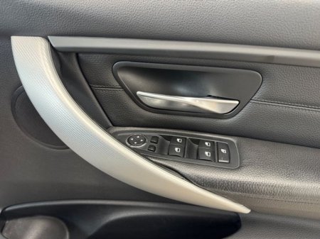 2015 BMW 3 Series - thumbnail 12