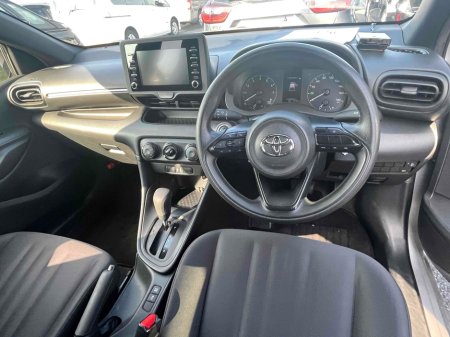 2021 Toyota Yaris - thumbnail 3