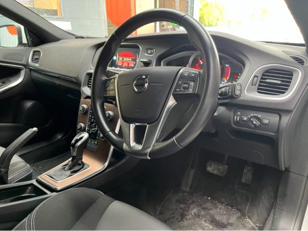 2017 Volvo V40 - thumbnail 9