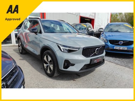2023 Volvo XC40 - photo 2