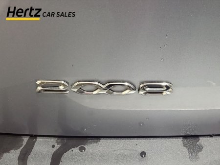 2023 Peugeot 2008 - thumbnail 11