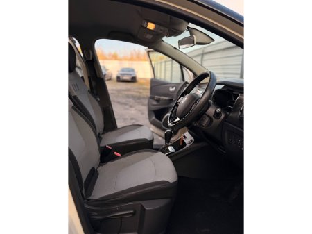 2016 Renault Captur - thumbnail 26