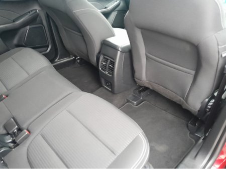 2023 Ford Kuga - view 3