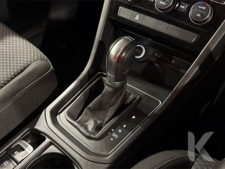 2017 Volkswagen Touran COMFORT LINE - FACTORY ALLOYS - 7 SEATS - REVERSE CAMERA €18,950 thumbnail