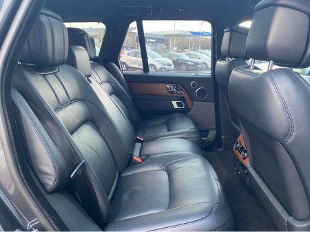 2020 Land Rover Range Rover RANGE ROVER P400e AUTOBIOGRAPHY €53,995 thumbnail