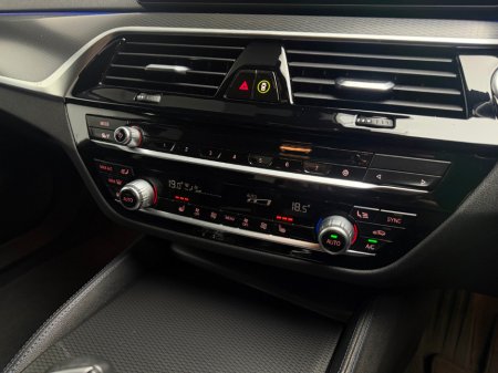 2021 BMW 5 Series - thumbnail 17