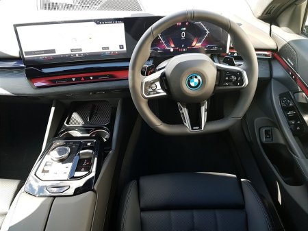 2026 BMW 5 Series - thumbnail 5