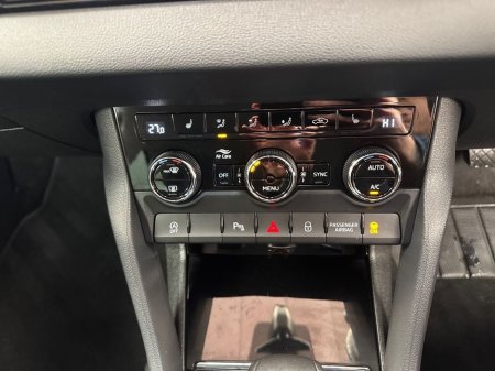 2024 Skoda Karoq 2.0TDI STYLE DSG *FULL LEATHER* €80 PER WEEK ON PCP €39,995 thumbnail