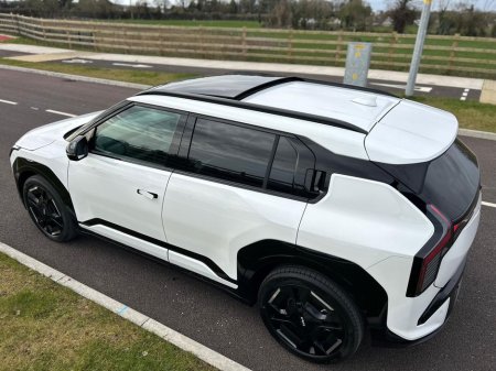 2026 Kia EV3 Earth Range, *81kwh battery* 7 year warranty*Free Home C New rear signature LED taillights, Dynamic silhouette with floating roof effect, Large interi €50,182