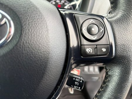 2018 Toyota Yaris - thumbnail 13