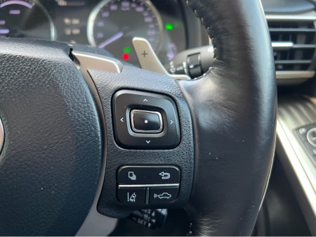 2018 Lexus IS 300 h - thumbnail 24