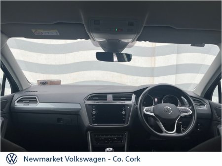 2023 Volkswagen Tiguan - view 2